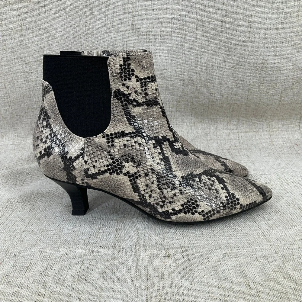 Clarks Kepley‎ Erin Ankle Boots Women 7M Grey Snake Synthetic Kitten Heel Boho
